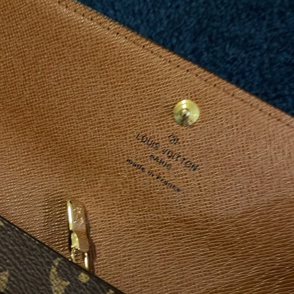 LOUIS VOUITTON Sarah Wallet - Imitation - Mint Condition - Picture 4 of 6
